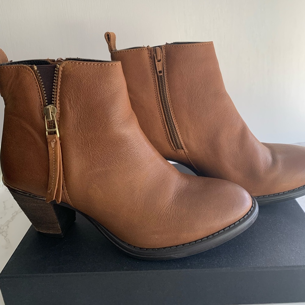Steve Madden Leather Zip Up Booties